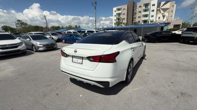 2019 Glacier White /Light Gray Nissan Altima (1N4BL4BV5KC) with an 4 2.5 L engine, Variable transmission, located at 27610 S Dixie Hwy, Homestead, FL, 33032, (305) 749-2348, 25.510241, -80.438301 - KBB.com 10 Best All-Wheel-Drive Vehicles Under $30,000. Delivers 39 Highway MPG and 28 City MPG! This Nissan Altima delivers a Regular Unleaded I-4 2.5 L/152 engine powering this Variable transmission. GLACIER WHITE, [L92] FLOOR MATS and TRUNK MAT, [B10] BODY-COLORED SPLASH GUARDS.*This Nissan Alt - Photo#4