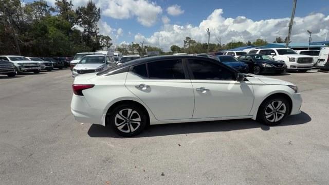2019 Glacier White /Light Gray Nissan Altima (1N4BL4BV5KC) with an 4 2.5 L engine, Variable transmission, located at 27610 S Dixie Hwy, Homestead, FL, 33032, (305) 749-2348, 25.510241, -80.438301 - KBB.com 10 Best All-Wheel-Drive Vehicles Under $30,000. Delivers 39 Highway MPG and 28 City MPG! This Nissan Altima delivers a Regular Unleaded I-4 2.5 L/152 engine powering this Variable transmission. GLACIER WHITE, [L92] FLOOR MATS and TRUNK MAT, [B10] BODY-COLORED SPLASH GUARDS.*This Nissan Alt - Photo#5