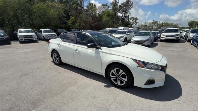 2019 Glacier White /Light Gray Nissan Altima (1N4BL4BV5KC) with an 4 2.5 L engine, Variable transmission, located at 27610 S Dixie Hwy, Homestead, FL, 33032, (305) 749-2348, 25.510241, -80.438301 - KBB.com 10 Best All-Wheel-Drive Vehicles Under $30,000. Delivers 39 Highway MPG and 28 City MPG! This Nissan Altima delivers a Regular Unleaded I-4 2.5 L/152 engine powering this Variable transmission. GLACIER WHITE, [L92] FLOOR MATS and TRUNK MAT, [B10] BODY-COLORED SPLASH GUARDS.*This Nissan Alt - Photo#6