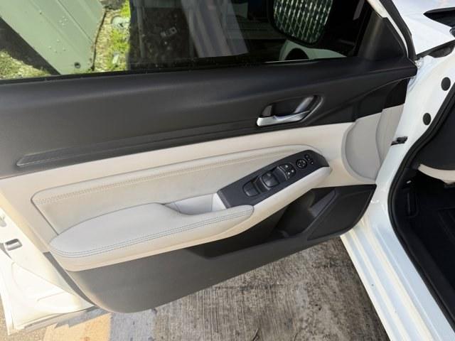 2019 Glacier White /Light Gray Nissan Altima (1N4BL4BV5KC) with an 4 2.5 L engine, Variable transmission, located at 27610 S Dixie Hwy, Homestead, FL, 33032, (305) 749-2348, 25.510241, -80.438301 - KBB.com 10 Best All-Wheel-Drive Vehicles Under $30,000. Delivers 39 Highway MPG and 28 City MPG! This Nissan Altima delivers a Regular Unleaded I-4 2.5 L/152 engine powering this Variable transmission. GLACIER WHITE, [L92] FLOOR MATS and TRUNK MAT, [B10] BODY-COLORED SPLASH GUARDS.*This Nissan Alt - Photo#11