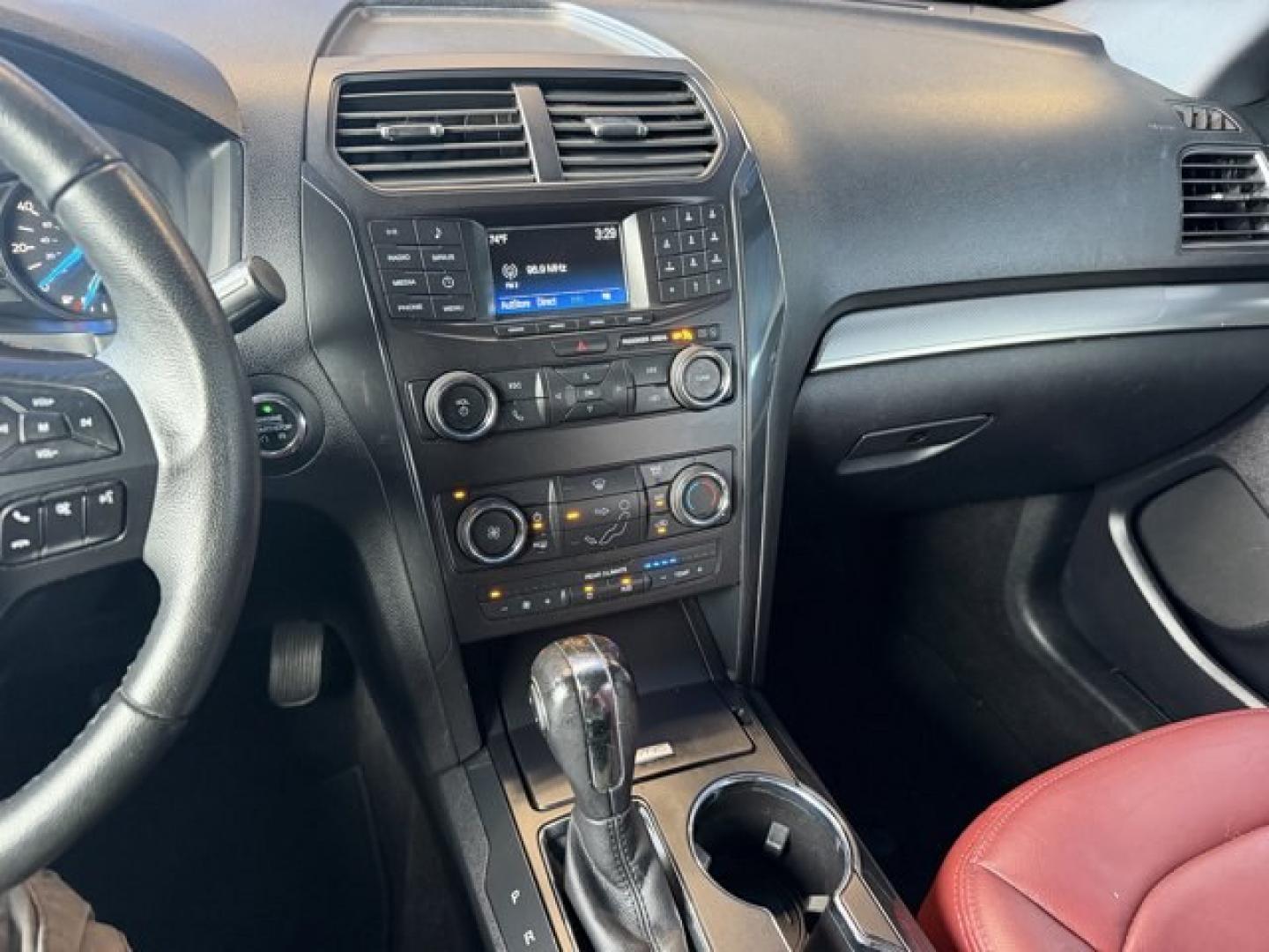 2019 White Ford Explorer (1FM5K7D83KG) with an 6 3.5 L engine, Automatic transmission, located at 27610 S Dixie Hwy, Homestead, FL, 33032, (305) 749-2348, 25.510241, -80.438301 - Boasts 24 Highway MPG and 17 City MPG! This Ford Explorer delivers a Regular Unleaded V-6 3.5 L/213 engine powering this Automatic transmission. ENGINE: 3.5L TI-VCT V6, Wheels: 18 5-Spoke Sparkle Silver-Painted Alum, Valet Function.* This Ford Explorer Features the Following Options *Trip Computer, - Photo#9