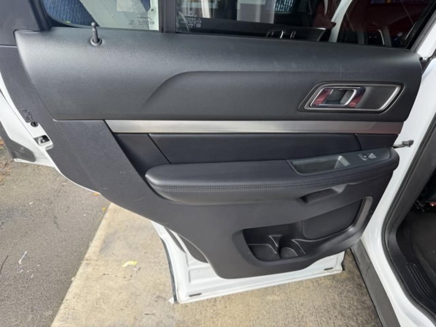 2019 White Ford Explorer (1FM5K7D83KG) with an 6 3.5 L engine, Automatic transmission, located at 27610 S Dixie Hwy, Homestead, FL, 33032, (305) 749-2348, 25.510241, -80.438301 - Boasts 24 Highway MPG and 17 City MPG! This Ford Explorer delivers a Regular Unleaded V-6 3.5 L/213 engine powering this Automatic transmission. ENGINE: 3.5L TI-VCT V6, Wheels: 18 5-Spoke Sparkle Silver-Painted Alum, Valet Function.* This Ford Explorer Features the Following Options *Trip Computer, - Photo#13