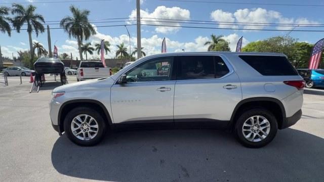 2018 Silver Ice Metallic /Jet Black Chevrolet Traverse (1GNERFKW1JJ) with an 6 3.6L engine, Automatic transmission, located at 27610 S Dixie Hwy, Homestead, FL, 33032, (305) 749-2348, 25.510241, -80.438301 - KBB.com Best Family Cars. Boasts 27 Highway MPG and 18 City MPG! This Chevrolet Traverse boasts a Gas V6 3.6L/ engine powering this Automatic transmission. WHEELS, 18 (45.7 CM) BRIGHT SILVER PAINTED ALUMINUM, TRANSMISSION, 9-SPEED AUTOMATIC (STD), TIRES, P255/65R18 ALL-SEASON BLACKWALL.* This Chevro - Photo#1