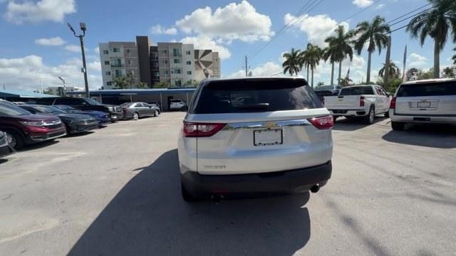 2018 Silver Ice Metallic /Jet Black Chevrolet Traverse (1GNERFKW1JJ) with an 6 3.6L engine, Automatic transmission, located at 27610 S Dixie Hwy, Homestead, FL, 33032, (305) 749-2348, 25.510241, -80.438301 - KBB.com Best Family Cars. Boasts 27 Highway MPG and 18 City MPG! This Chevrolet Traverse boasts a Gas V6 3.6L/ engine powering this Automatic transmission. WHEELS, 18 (45.7 CM) BRIGHT SILVER PAINTED ALUMINUM, TRANSMISSION, 9-SPEED AUTOMATIC (STD), TIRES, P255/65R18 ALL-SEASON BLACKWALL.* This Chevro - Photo#3