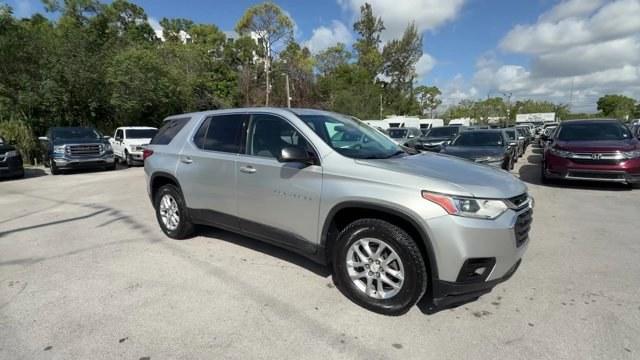 2018 Silver Ice Metallic /Jet Black Chevrolet Traverse (1GNERFKW1JJ) with an 6 3.6L engine, Automatic transmission, located at 27610 S Dixie Hwy, Homestead, FL, 33032, (305) 749-2348, 25.510241, -80.438301 - KBB.com Best Family Cars. Boasts 27 Highway MPG and 18 City MPG! This Chevrolet Traverse boasts a Gas V6 3.6L/ engine powering this Automatic transmission. WHEELS, 18 (45.7 CM) BRIGHT SILVER PAINTED ALUMINUM, TRANSMISSION, 9-SPEED AUTOMATIC (STD), TIRES, P255/65R18 ALL-SEASON BLACKWALL.* This Chevro - Photo#6