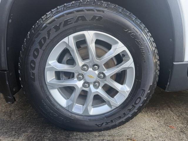 2018 Silver Ice Metallic /Jet Black Chevrolet Traverse (1GNERFKW1JJ) with an 6 3.6L engine, Automatic transmission, located at 27610 S Dixie Hwy, Homestead, FL, 33032, (305) 749-2348, 25.510241, -80.438301 - KBB.com Best Family Cars. Boasts 27 Highway MPG and 18 City MPG! This Chevrolet Traverse boasts a Gas V6 3.6L/ engine powering this Automatic transmission. WHEELS, 18 (45.7 CM) BRIGHT SILVER PAINTED ALUMINUM, TRANSMISSION, 9-SPEED AUTOMATIC (STD), TIRES, P255/65R18 ALL-SEASON BLACKWALL.* This Chevro - Photo#16