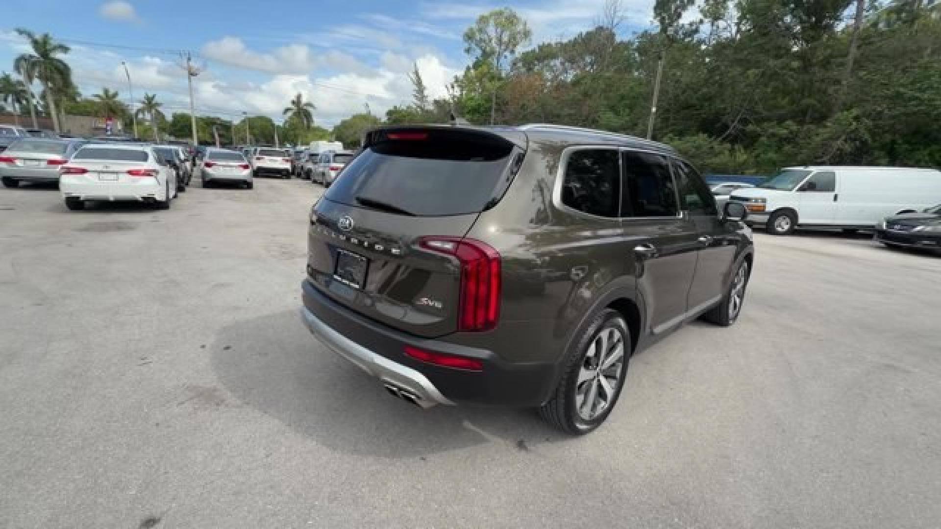 2020 Dark Moss /Black Kia Telluride (5XYP6DHC7LG) with an 6 3.8 L engine, Automatic transmission, located at 27610 S Dixie Hwy, Homestead, FL, 33032, (305) 749-2348, 25.510241, -80.438301 - KBB.com Best Buy Awards. Boasts 24 Highway MPG and 19 City MPG! This Kia Telluride delivers a Regular Unleaded V-6 3.8 L/231 engine powering this Automatic transmission. WHEEL LOCKS, EC MIRROR W/COMPASS and HOMELINK, DARK MOSS.* This Kia Telluride Features the Following Options *CARPETED FLOOR MAT- Photo#4