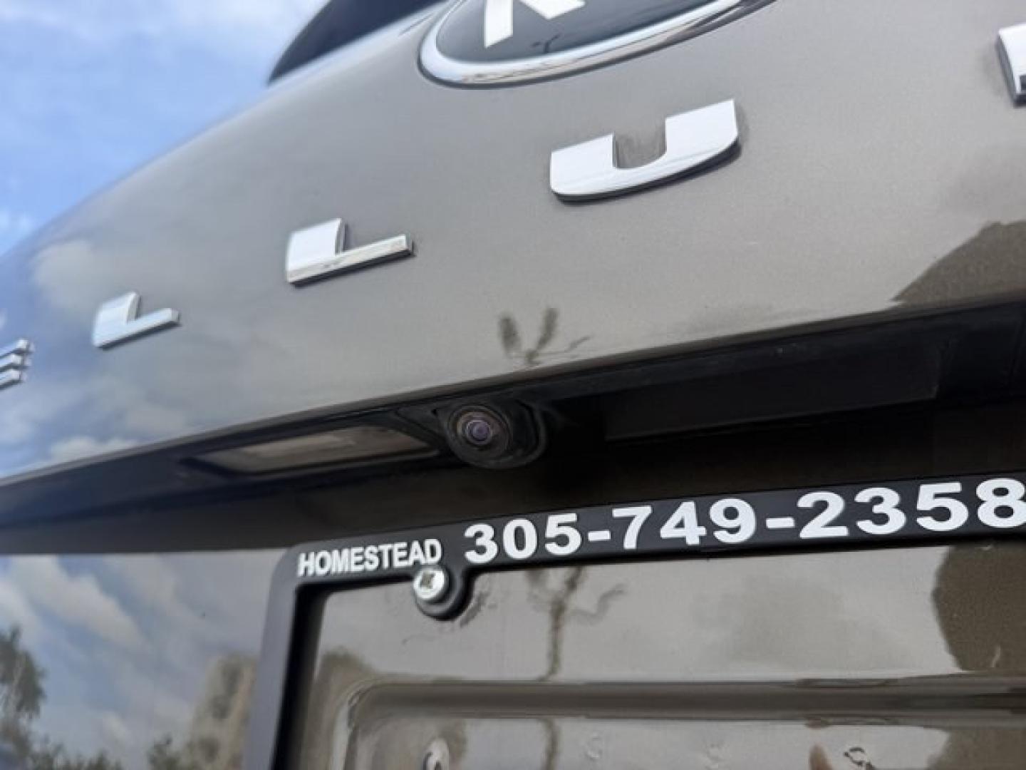 2020 Dark Moss /Black Kia Telluride (5XYP6DHC7LG) with an 6 3.8 L engine, Automatic transmission, located at 27610 S Dixie Hwy, Homestead, FL, 33032, (305) 749-2348, 25.510241, -80.438301 - KBB.com Best Buy Awards. Boasts 24 Highway MPG and 19 City MPG! This Kia Telluride delivers a Regular Unleaded V-6 3.8 L/231 engine powering this Automatic transmission. WHEEL LOCKS, EC MIRROR W/COMPASS and HOMELINK, DARK MOSS.* This Kia Telluride Features the Following Options *CARPETED FLOOR MAT- Photo#15