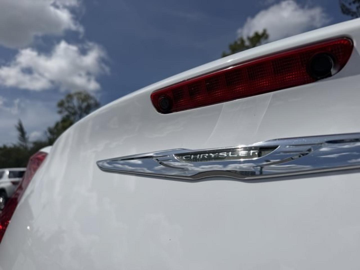 2018 Bright White Clearcoat /Black Chrysler 300 (2C3CCAAG5JH) with an 6 3.6 L engine, Automatic transmission, located at 27610 S Dixie Hwy, Homestead, FL, 33032, (305) 749-2348, 25.510241, -80.438301 - Boasts 30 Highway MPG and 19 City MPG! This Chrysler 300 boasts a Regular Unleaded V-6 3.6 L/220 engine powering this Automatic transmission. TRANSMISSION: 8-SPEED AUTOMATIC 845RE (STD), TIRES: P245/45R20 BSW AS PERFORMANCE, BRIGHT WHITE CLEARCOAT.*This Chrysler 300 Comes Equipped with These Options- Photo#15