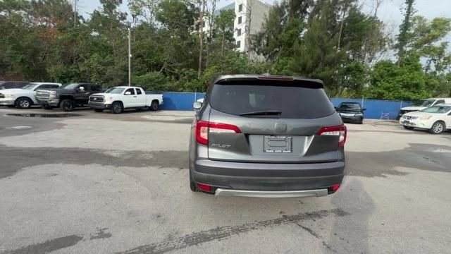 2020 Gray Honda Pilot (5FNYF5H32LB) with an 6 3.5 L engine, Automatic transmission, located at 27610 S Dixie Hwy, Homestead, FL, 33032, (305) 749-2348, 25.510241, -80.438301 - Boasts 27 Highway MPG and 19 City MPG! This Honda Pilot delivers a Regular Unleaded V-6 3.5 L/212 engine powering this Automatic transmission. Wireless Phone Connectivity, VSA Electronic Stability Control (ESC), Valet Function.* This Honda Pilot Features the Following Options *Urethane Gear Shifter - Photo#3