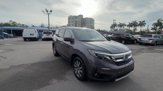 2020 Gray Honda Pilot (5FNYF5H32LB) with an 6 3.5 L engine, Automatic transmission, located at 27610 S Dixie Hwy, Homestead, FL, 33032, (305) 749-2348, 25.510241, -80.438301 - Boasts 27 Highway MPG and 19 City MPG! This Honda Pilot delivers a Regular Unleaded V-6 3.5 L/212 engine powering this Automatic transmission. Wireless Phone Connectivity, VSA Electronic Stability Control (ESC), Valet Function.* This Honda Pilot Features the Following Options *Urethane Gear Shifter - Photo#6