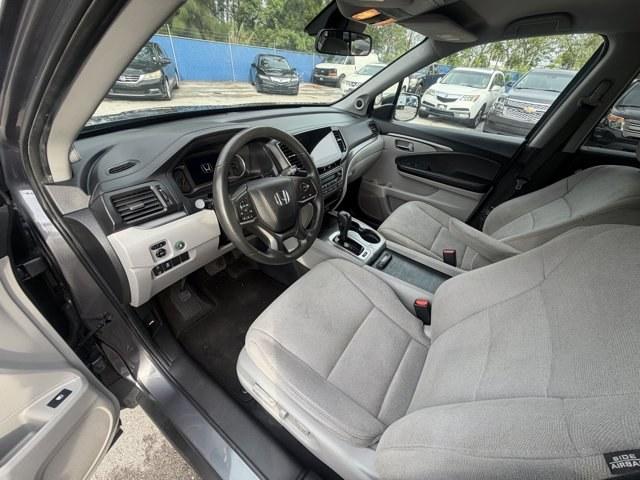 2020 Gray Honda Pilot (5FNYF5H32LB) with an 6 3.5 L engine, Automatic transmission, located at 27610 S Dixie Hwy, Homestead, FL, 33032, (305) 749-2348, 25.510241, -80.438301 - Boasts 27 Highway MPG and 19 City MPG! This Honda Pilot delivers a Regular Unleaded V-6 3.5 L/212 engine powering this Automatic transmission. Wireless Phone Connectivity, VSA Electronic Stability Control (ESC), Valet Function.* This Honda Pilot Features the Following Options *Urethane Gear Shifter - Photo#8