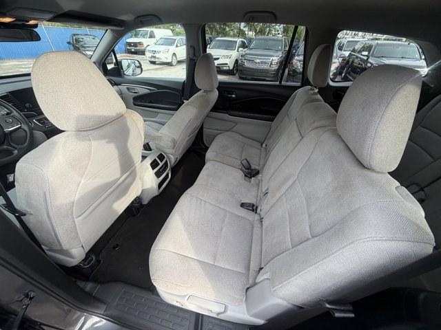 2020 Gray Honda Pilot (5FNYF5H32LB) with an 6 3.5 L engine, Automatic transmission, located at 27610 S Dixie Hwy, Homestead, FL, 33032, (305) 749-2348, 25.510241, -80.438301 - Boasts 27 Highway MPG and 19 City MPG! This Honda Pilot delivers a Regular Unleaded V-6 3.5 L/212 engine powering this Automatic transmission. Wireless Phone Connectivity, VSA Electronic Stability Control (ESC), Valet Function.* This Honda Pilot Features the Following Options *Urethane Gear Shifter - Photo#11