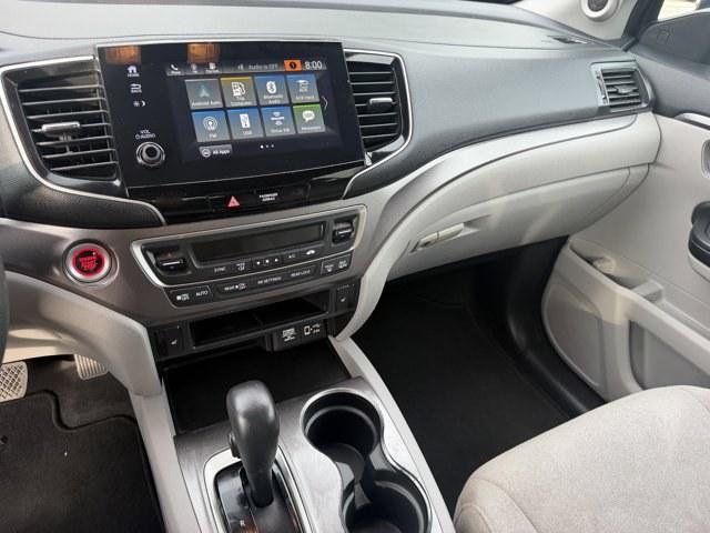 2020 Gray Honda Pilot (5FNYF5H32LB) with an 6 3.5 L engine, Automatic transmission, located at 27610 S Dixie Hwy, Homestead, FL, 33032, (305) 749-2348, 25.510241, -80.438301 - Boasts 27 Highway MPG and 19 City MPG! This Honda Pilot delivers a Regular Unleaded V-6 3.5 L/212 engine powering this Automatic transmission. Wireless Phone Connectivity, VSA Electronic Stability Control (ESC), Valet Function.* This Honda Pilot Features the Following Options *Urethane Gear Shifter - Photo#13
