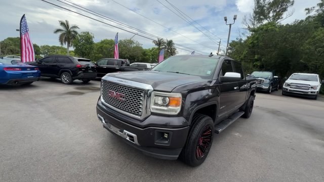 2015 GMC Sierra 4WD Crew Cab Short Box's photo
