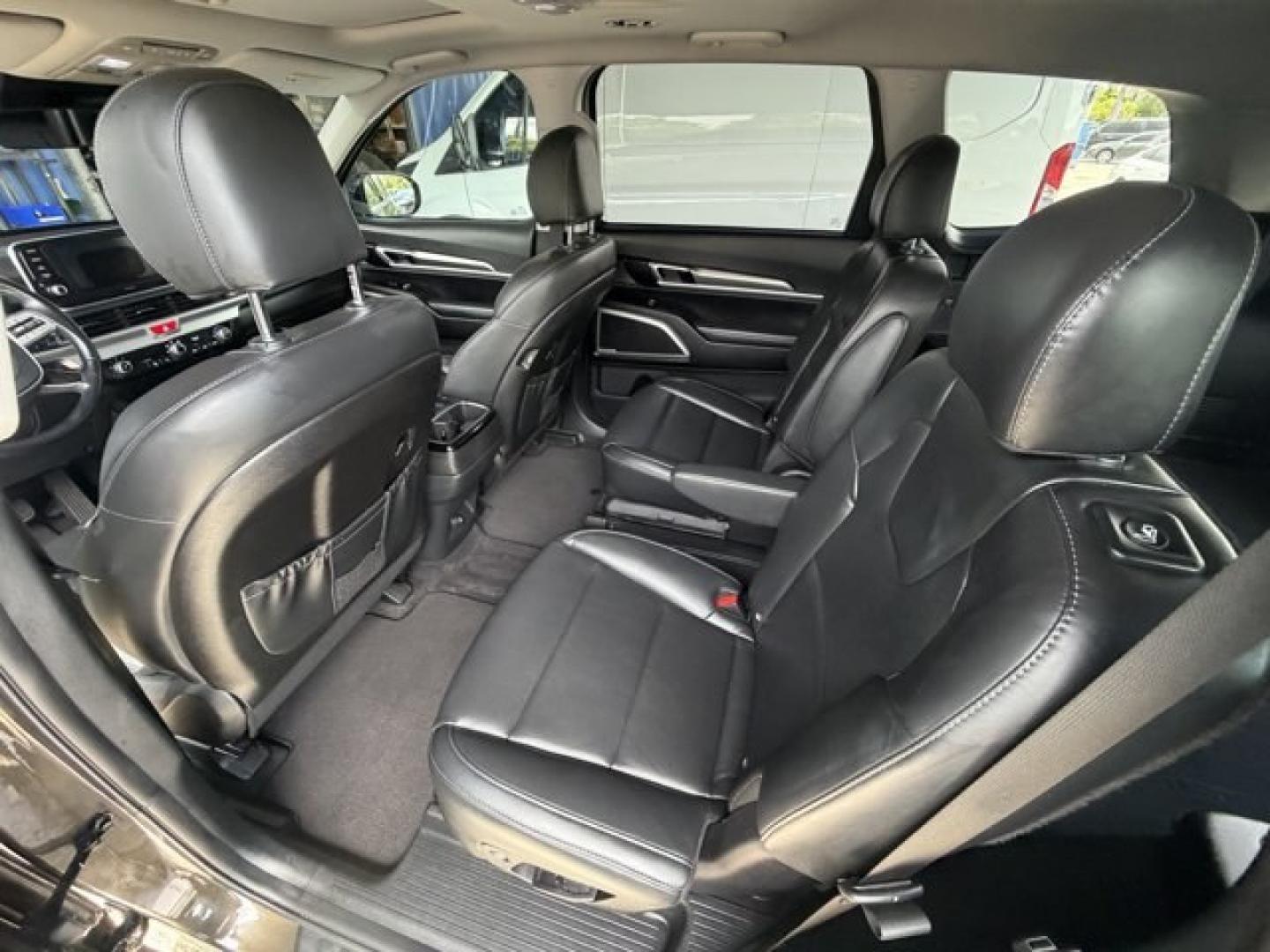 2020 Dark Moss /Black Kia Telluride (5XYP64HC8LG) with an 6 3.8 L engine, Automatic transmission, located at 27610 S Dixie Hwy, Homestead, FL, 33032, (305) 749-2348, 25.510241, -80.438301 - NACTOY 2020 North American Utility of the Year. Scores 26 Highway MPG and 20 City MPG! This Kia Telluride boasts a Regular Unleaded V-6 3.8 L/231 engine powering this Automatic transmission. DARK MOSS, CARPETED FLOOR MATS, BLACK, SOFINO ARTIFICIAL LEATHER UPHOLSTERY.*This Kia Telluride Comes Equippe- Photo#11