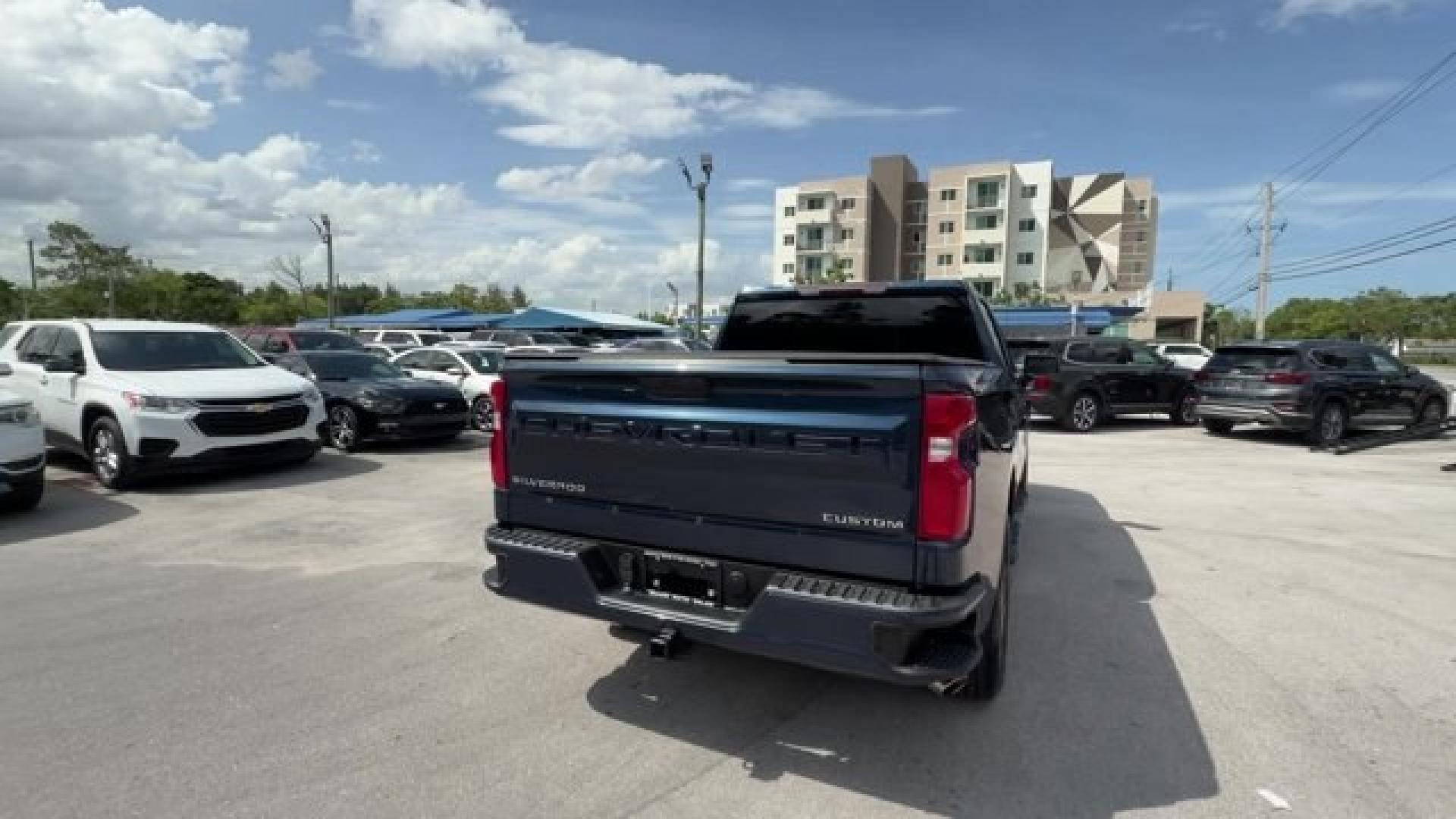 2020 Northsky Blue Metallic /Jet Black Chevrolet Silverado 1500 (3GCPWBEH1LG) with an 6 4.3L engine, Automatic transmission, located at 27610 S Dixie Hwy, Homestead, FL, 33032, (305) 749-2348, 25.510241, -80.438301 - Boasts 21 Highway MPG and 16 City MPG! This Chevrolet Silverado 1500 delivers a Gas V6 4.3L/262 engine powering this Automatic transmission. WHEELS, 20 X 9 (50.8 CM X 22.9 CM) SILVER PAINTED ALUMINUM (STD), TRANSMISSION, 6-SPEED AUTOMATIC, ELECTRONICALLY CONTROLLED (STD), TRAILERING PACKAGE includes- Photo#4