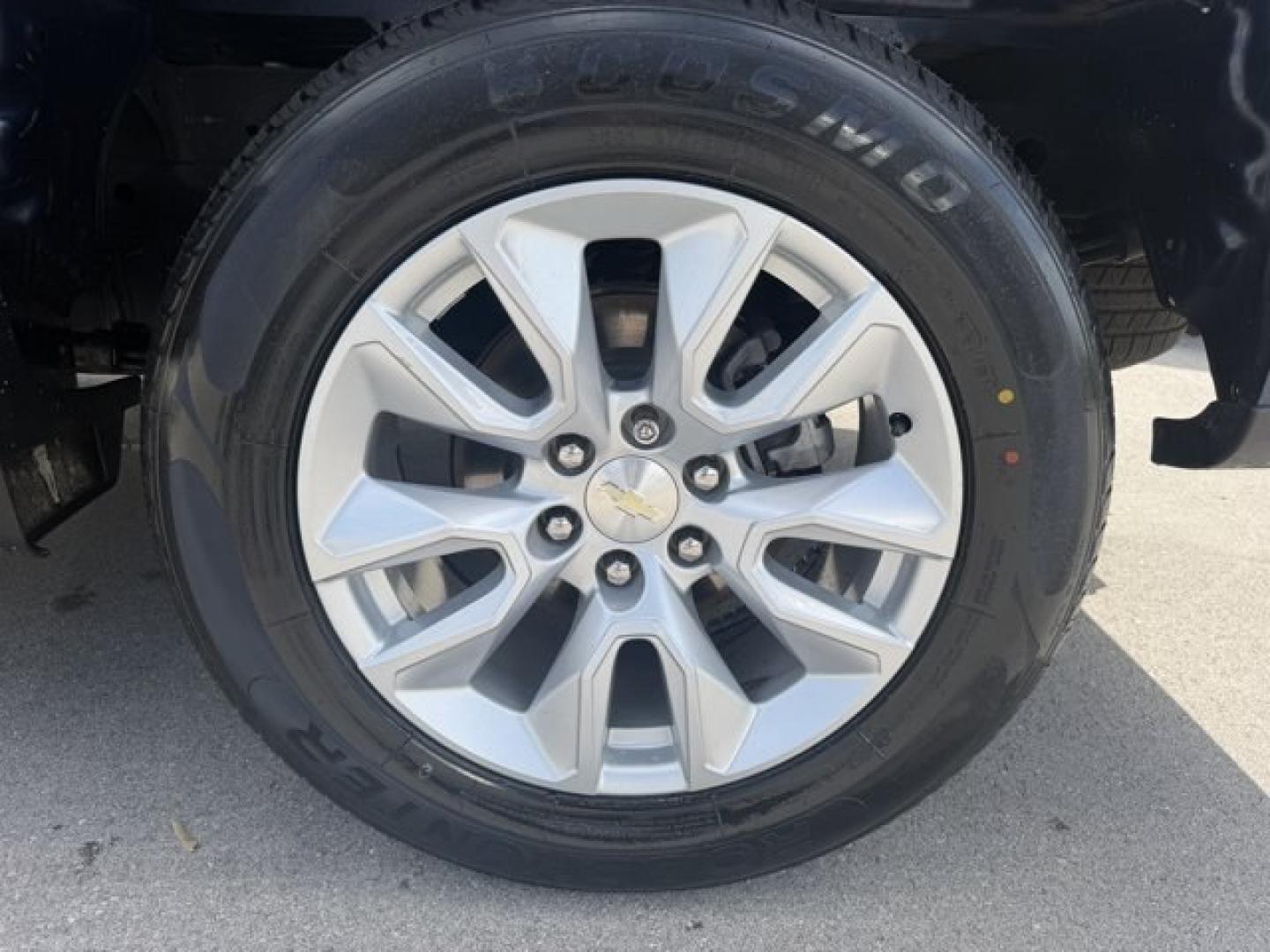 2020 Northsky Blue Metallic /Jet Black Chevrolet Silverado 1500 (3GCPWBEH1LG) with an 6 4.3L engine, Automatic transmission, located at 27610 S Dixie Hwy, Homestead, FL, 33032, (305) 749-2348, 25.510241, -80.438301 - Boasts 21 Highway MPG and 16 City MPG! This Chevrolet Silverado 1500 delivers a Gas V6 4.3L/262 engine powering this Automatic transmission. WHEELS, 20 X 9 (50.8 CM X 22.9 CM) SILVER PAINTED ALUMINUM (STD), TRANSMISSION, 6-SPEED AUTOMATIC, ELECTRONICALLY CONTROLLED (STD), TRAILERING PACKAGE includes- Photo#13