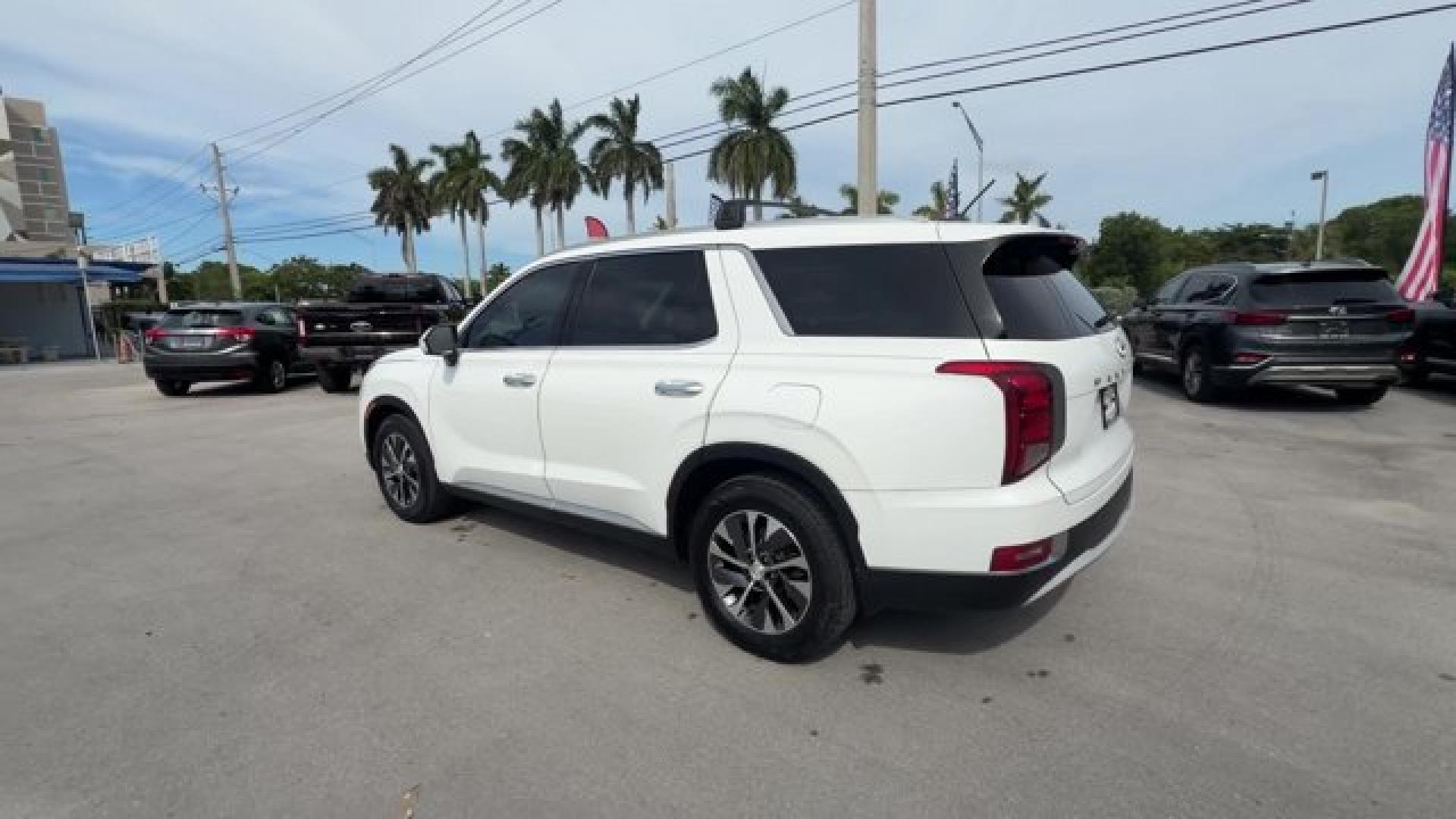 2021 Hyper White /Gray Hyundai Palisade (KM8R24HE4MU) with an 6 3.8 L engine, Automatic transmission, located at 27610 S Dixie Hwy, Homestead, FL, 33032, (305) 749-2348, 25.510241, -80.438301 - Delivers 26 Highway MPG and 19 City MPG! This Hyundai Palisade delivers a Regular Unleaded V-6 3.8 L/231 engine powering this Automatic transmission. OPTION GROUP 01, MUDGUARDS, HYPER WHITE.* This Hyundai Palisade Features the Following Options *CARPETED FLOOR MATS, CARGO TRAY, CARGO NET, CARGO COVE- Photo#2