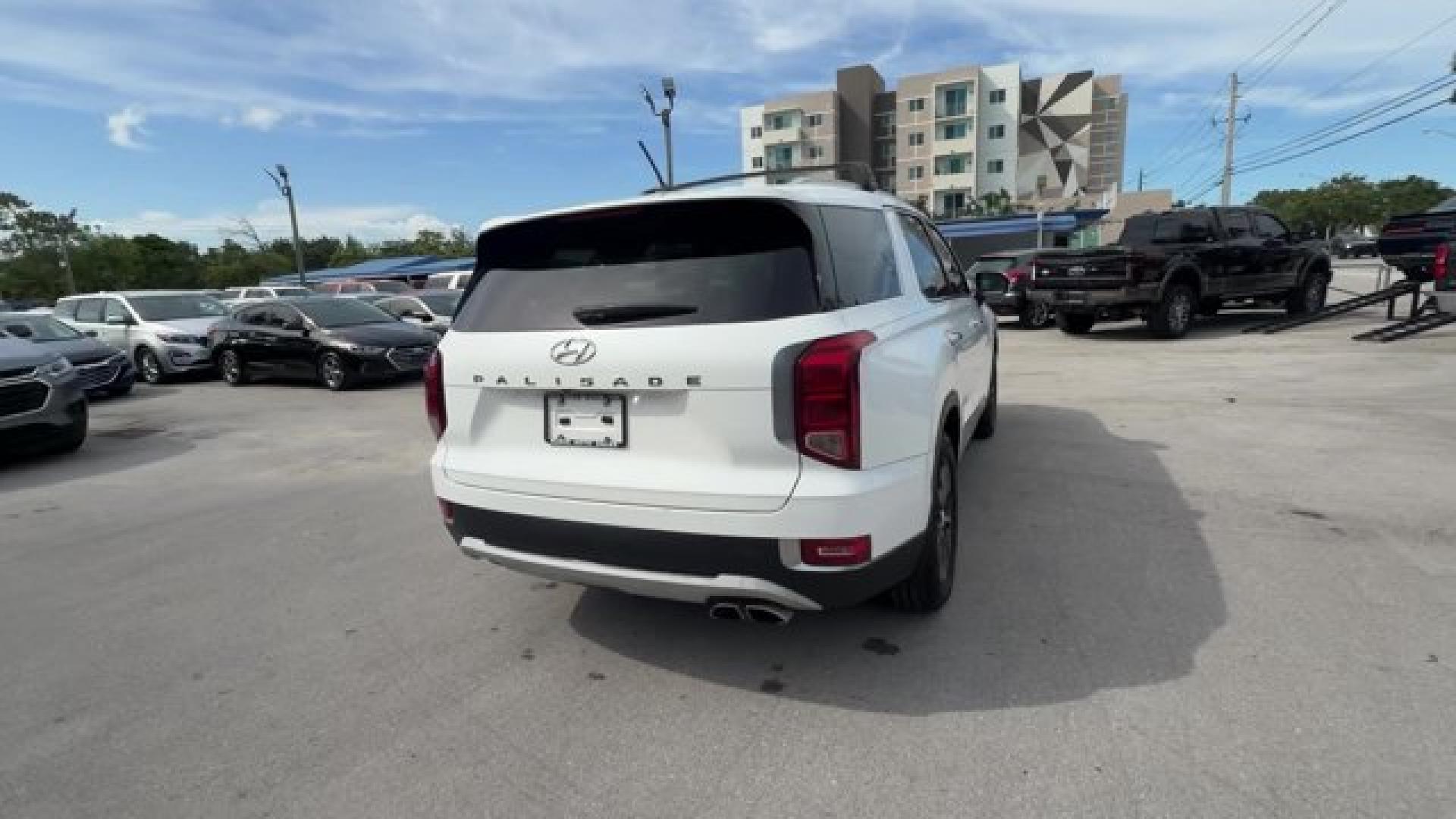 2021 Hyper White /Gray Hyundai Palisade (KM8R24HE4MU) with an 6 3.8 L engine, Automatic transmission, located at 27610 S Dixie Hwy, Homestead, FL, 33032, (305) 749-2348, 25.510241, -80.438301 - Delivers 26 Highway MPG and 19 City MPG! This Hyundai Palisade delivers a Regular Unleaded V-6 3.8 L/231 engine powering this Automatic transmission. OPTION GROUP 01, MUDGUARDS, HYPER WHITE.* This Hyundai Palisade Features the Following Options *CARPETED FLOOR MATS, CARGO TRAY, CARGO NET, CARGO COVE- Photo#4