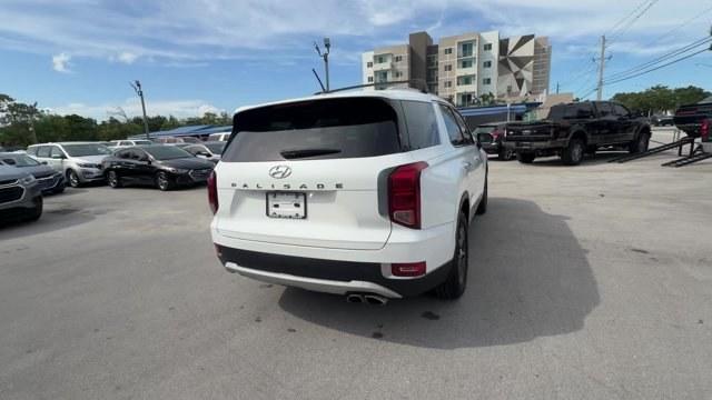 2021 Hyper White /Gray Hyundai Palisade (KM8R24HE4MU) with an 6 3.8 L engine, Automatic transmission, located at 27610 S Dixie Hwy, Homestead, FL, 33032, (305) 749-2348, 25.510241, -80.438301 - Delivers 26 Highway MPG and 19 City MPG! This Hyundai Palisade delivers a Regular Unleaded V-6 3.8 L/231 engine powering this Automatic transmission. OPTION GROUP 01, MUDGUARDS, HYPER WHITE.* This Hyundai Palisade Features the Following Options *CARPETED FLOOR MATS, CARGO TRAY, CARGO NET, CARGO COVE- Photo#4