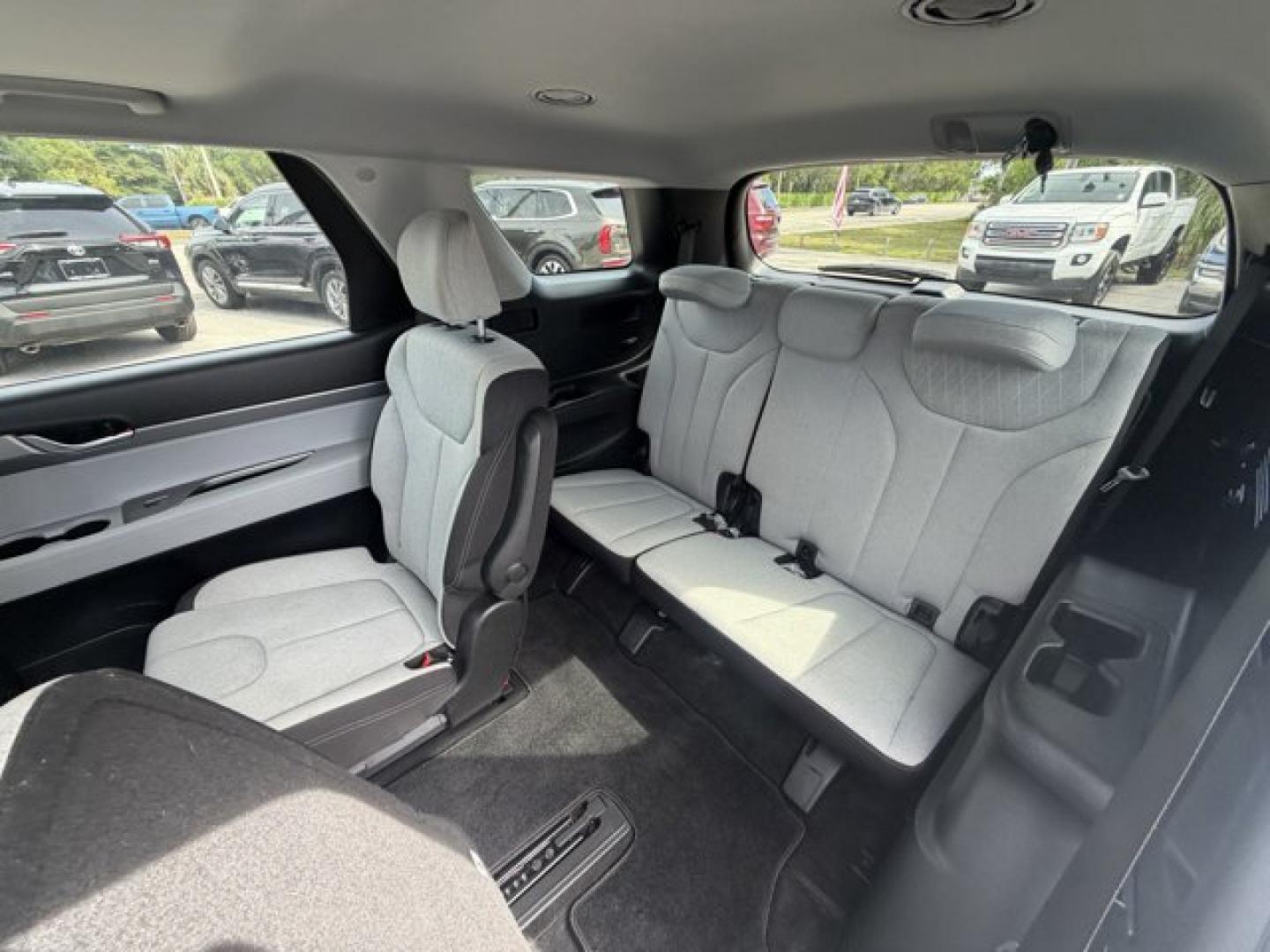 2021 Hyper White /Gray Hyundai Palisade (KM8R24HE4MU) with an 6 3.8 L engine, Automatic transmission, located at 27610 S Dixie Hwy, Homestead, FL, 33032, (305) 749-2348, 25.510241, -80.438301 - Delivers 26 Highway MPG and 19 City MPG! This Hyundai Palisade delivers a Regular Unleaded V-6 3.8 L/231 engine powering this Automatic transmission. OPTION GROUP 01, MUDGUARDS, HYPER WHITE.* This Hyundai Palisade Features the Following Options *CARPETED FLOOR MATS, CARGO TRAY, CARGO NET, CARGO COVE- Photo#12
