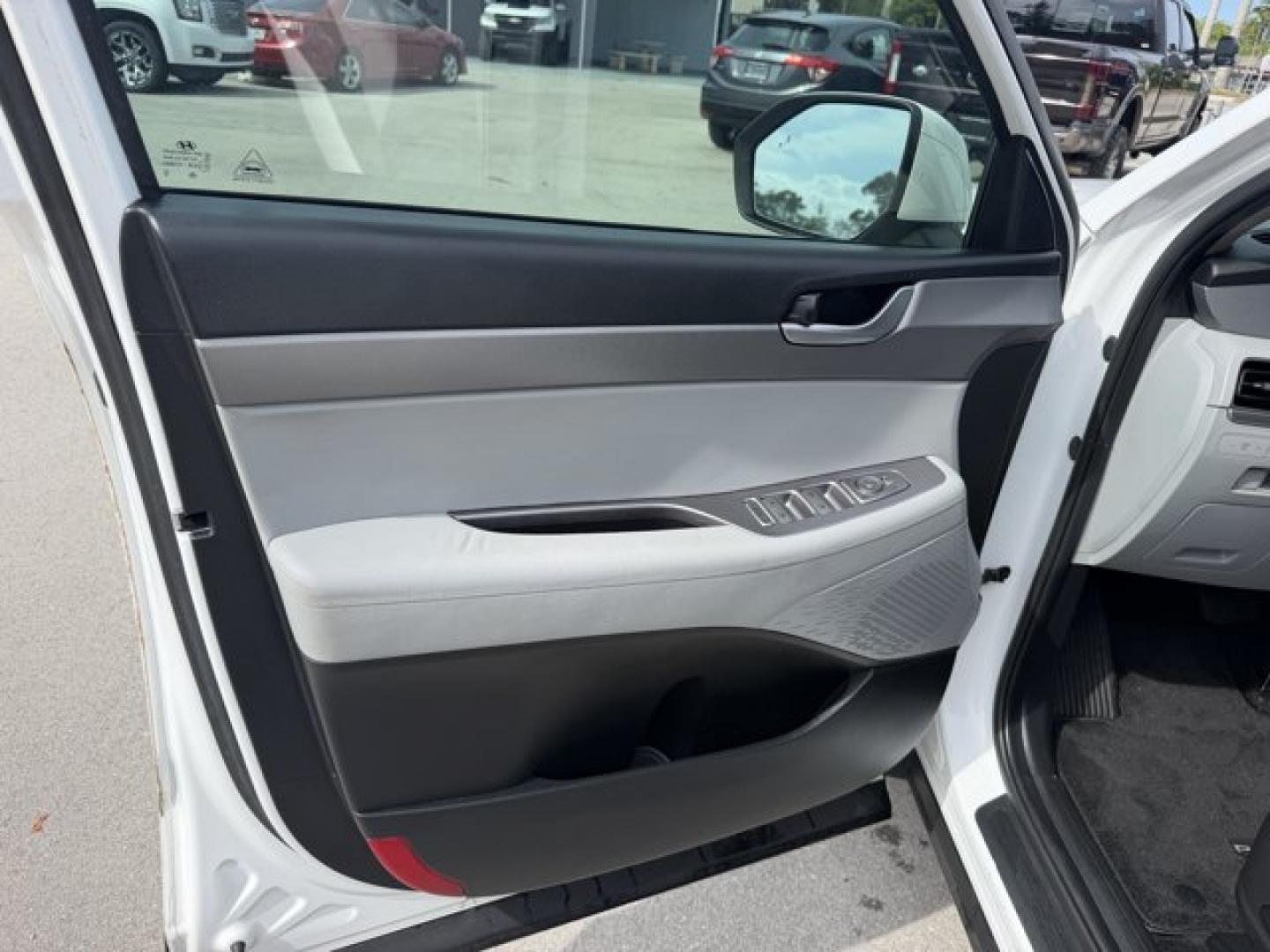 2021 Hyper White /Gray Hyundai Palisade (KM8R24HE4MU) with an 6 3.8 L engine, Automatic transmission, located at 27610 S Dixie Hwy, Homestead, FL, 33032, (305) 749-2348, 25.510241, -80.438301 - Delivers 26 Highway MPG and 19 City MPG! This Hyundai Palisade delivers a Regular Unleaded V-6 3.8 L/231 engine powering this Automatic transmission. OPTION GROUP 01, MUDGUARDS, HYPER WHITE.* This Hyundai Palisade Features the Following Options *CARPETED FLOOR MATS, CARGO TRAY, CARGO NET, CARGO COVE- Photo#14