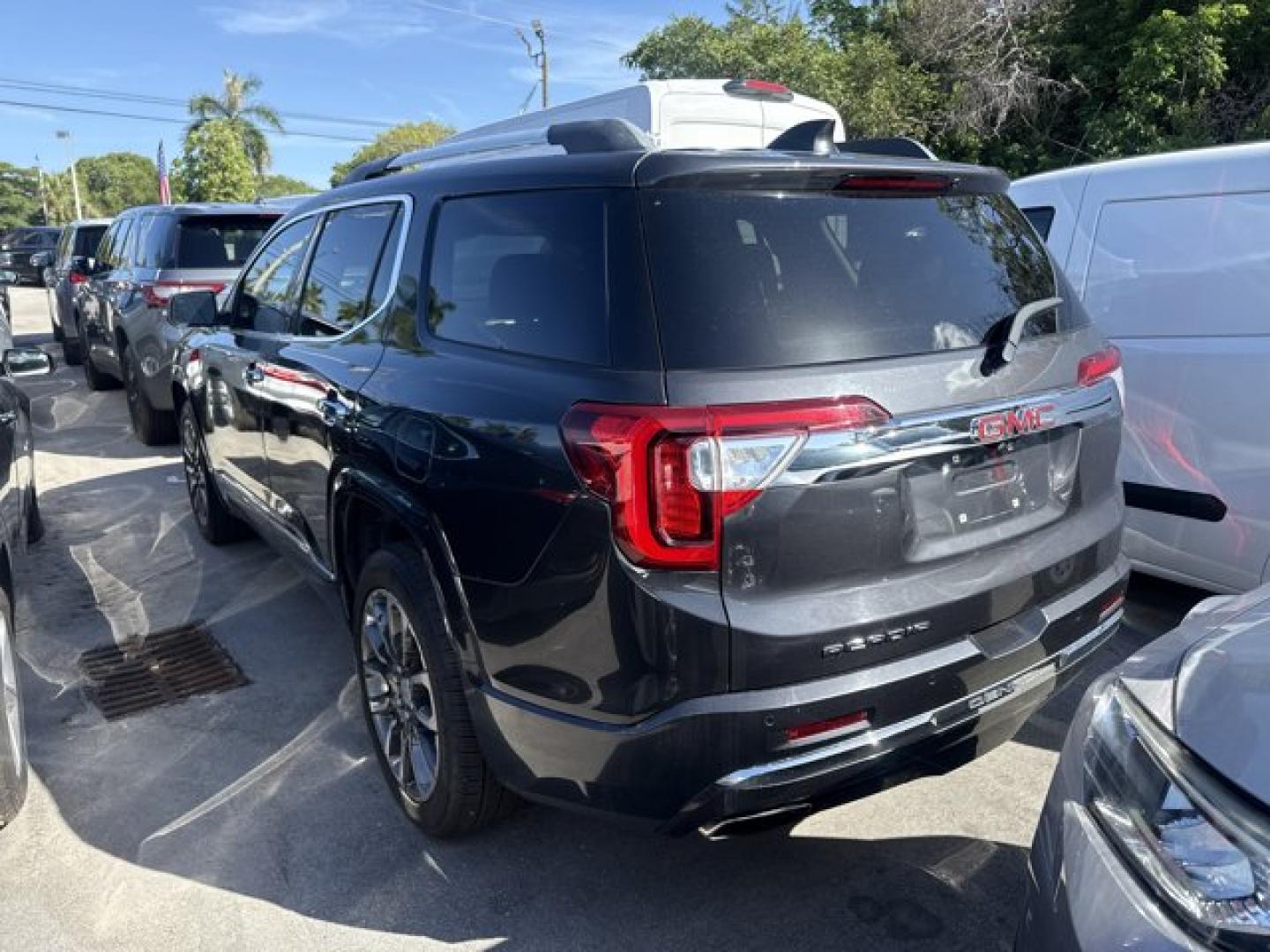 2020 Carbon Black Metallic /Jet Black GMC Acadia (1GKKNPLS3LZ) with an 6 3.6L engine, Automatic transmission, located at 27610 S Dixie Hwy, Homestead, FL, 33032, (305) 749-2348, 25.510241, -80.438301 - Delivers 27 Highway MPG and 19 City MPG! This GMC Acadia boasts a Gas V6 3.6L/222 engine powering this Automatic transmission. TRANSMISSION, 9-SPEED AUTOMATIC, ELECTRONICALLY-CONTROLLED with 3.6L V6 engine (STD), SUNROOF, DUAL SKYSCAPE 2-PANEL POWER with tilt-sliding front and fixed rear with sunscr- Photo#1