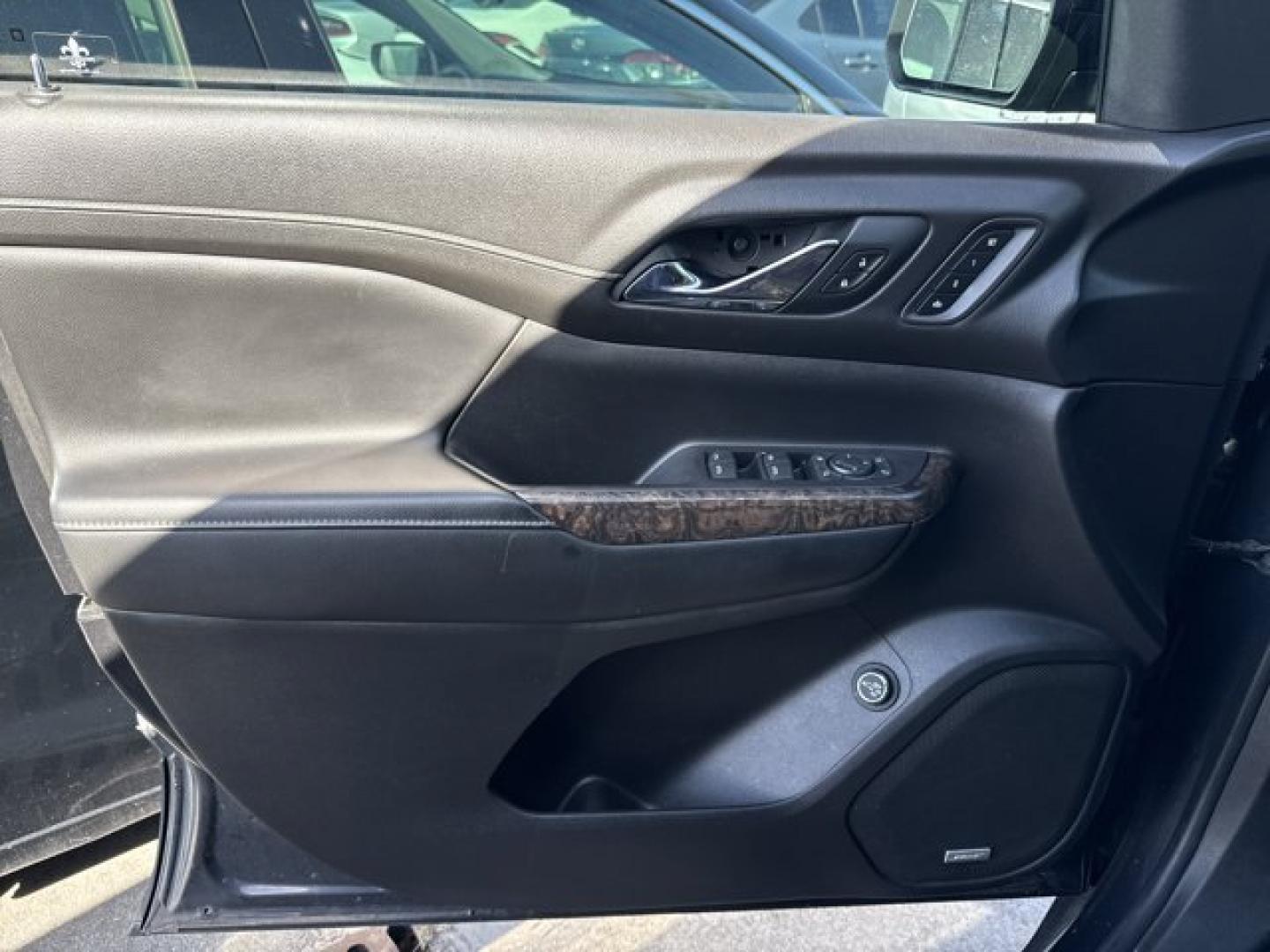 2020 Carbon Black Metallic /Jet Black GMC Acadia (1GKKNPLS3LZ) with an 6 3.6L engine, Automatic transmission, located at 27610 S Dixie Hwy, Homestead, FL, 33032, (305) 749-2348, 25.510241, -80.438301 - Delivers 27 Highway MPG and 19 City MPG! This GMC Acadia boasts a Gas V6 3.6L/222 engine powering this Automatic transmission. TRANSMISSION, 9-SPEED AUTOMATIC, ELECTRONICALLY-CONTROLLED with 3.6L V6 engine (STD), SUNROOF, DUAL SKYSCAPE 2-PANEL POWER with tilt-sliding front and fixed rear with sunscr- Photo#11