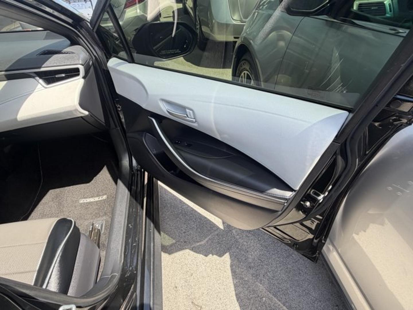 2020 Black Toyota Corolla (JTDS4RCE6LJ) with an 4 2.0 L engine, Variable transmission, located at 27610 S Dixie Hwy, Homestead, FL, 33032, (305) 749-2348, 25.510241, -80.438301 - KBB.com 10 Coolest New Cars Under $20,000. Boasts 40 Highway MPG and 31 City MPG! This Toyota Corolla boasts a Regular Unleaded I-4 2.0 L/121 engine powering this Variable transmission. Wireless Phone Connectivity, Variable Intermittent Wipers, Trunk Rear Cargo Access.*This Toyota Corolla Comes Equi- Photo#6