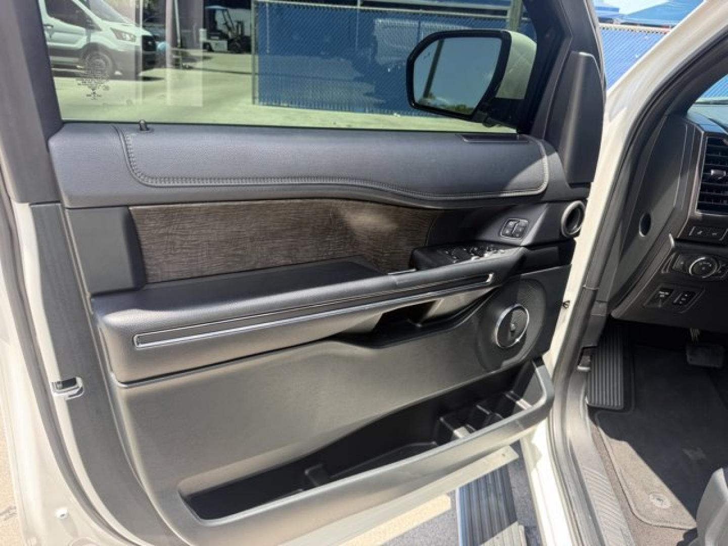2021 White Ford Expedition Max (1FMJK2AT0ME) with an 6 3.5 L engine, Automatic transmission, located at 27610 S Dixie Hwy, Homestead, FL, 33032, (305) 749-2348, 25.510241, -80.438301 - Boasts 21 Highway MPG and 16 City MPG! This Ford Expedition Max delivers a Twin Turbo Premium Unleaded V-6 3.5 L/213 engine powering this Automatic transmission. ENGINE: 3.5L ECOBOOST V6 -inc: auto start-stop technology (STD), Wireless Phone Connectivity, Window Grid Antenna.* This Ford Expedition M- Photo#13