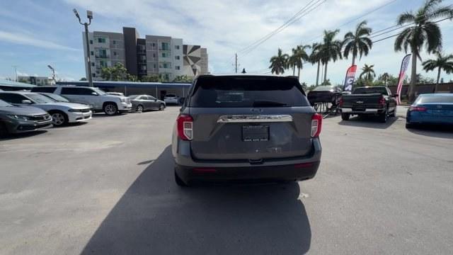 2021 Silver Ford Explorer (1FMSK7BH8MG) with an 4 2.3 L engine, Automatic transmission, located at 27610 S Dixie Hwy, Homestead, FL, 33032, (305) 749-2348, 25.510241, -80.438301 - Scores 28 Highway MPG and 21 City MPG! This Ford Explorer boasts a Intercooled Turbo Premium Unleaded I-4 2.3 L/140 engine powering this Automatic transmission. ENGINE: 2.3L ECOBOOST I-4 -inc: auto start-stop technology (STD), Wheels: 18 Painted Aluminum, Voice Activated Dual Zone Front Automatic Ai- Photo#3