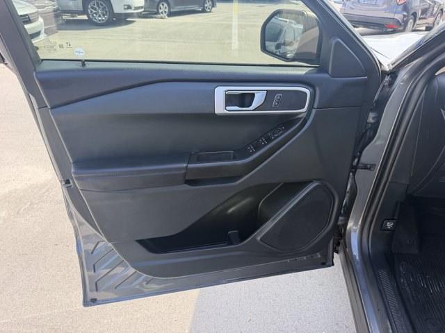 2021 Silver Ford Explorer (1FMSK7BH8MG) with an 4 2.3 L engine, Automatic transmission, located at 27610 S Dixie Hwy, Homestead, FL, 33032, (305) 749-2348, 25.510241, -80.438301 - Scores 28 Highway MPG and 21 City MPG! This Ford Explorer boasts a Intercooled Turbo Premium Unleaded I-4 2.3 L/140 engine powering this Automatic transmission. ENGINE: 2.3L ECOBOOST I-4 -inc: auto start-stop technology (STD), Wheels: 18 Painted Aluminum, Voice Activated Dual Zone Front Automatic Ai- Photo#12