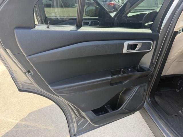 2021 Silver Ford Explorer (1FMSK7BH8MG) with an 4 2.3 L engine, Automatic transmission, located at 27610 S Dixie Hwy, Homestead, FL, 33032, (305) 749-2348, 25.510241, -80.438301 - Scores 28 Highway MPG and 21 City MPG! This Ford Explorer boasts a Intercooled Turbo Premium Unleaded I-4 2.3 L/140 engine powering this Automatic transmission. ENGINE: 2.3L ECOBOOST I-4 -inc: auto start-stop technology (STD), Wheels: 18 Painted Aluminum, Voice Activated Dual Zone Front Automatic Ai- Photo#13