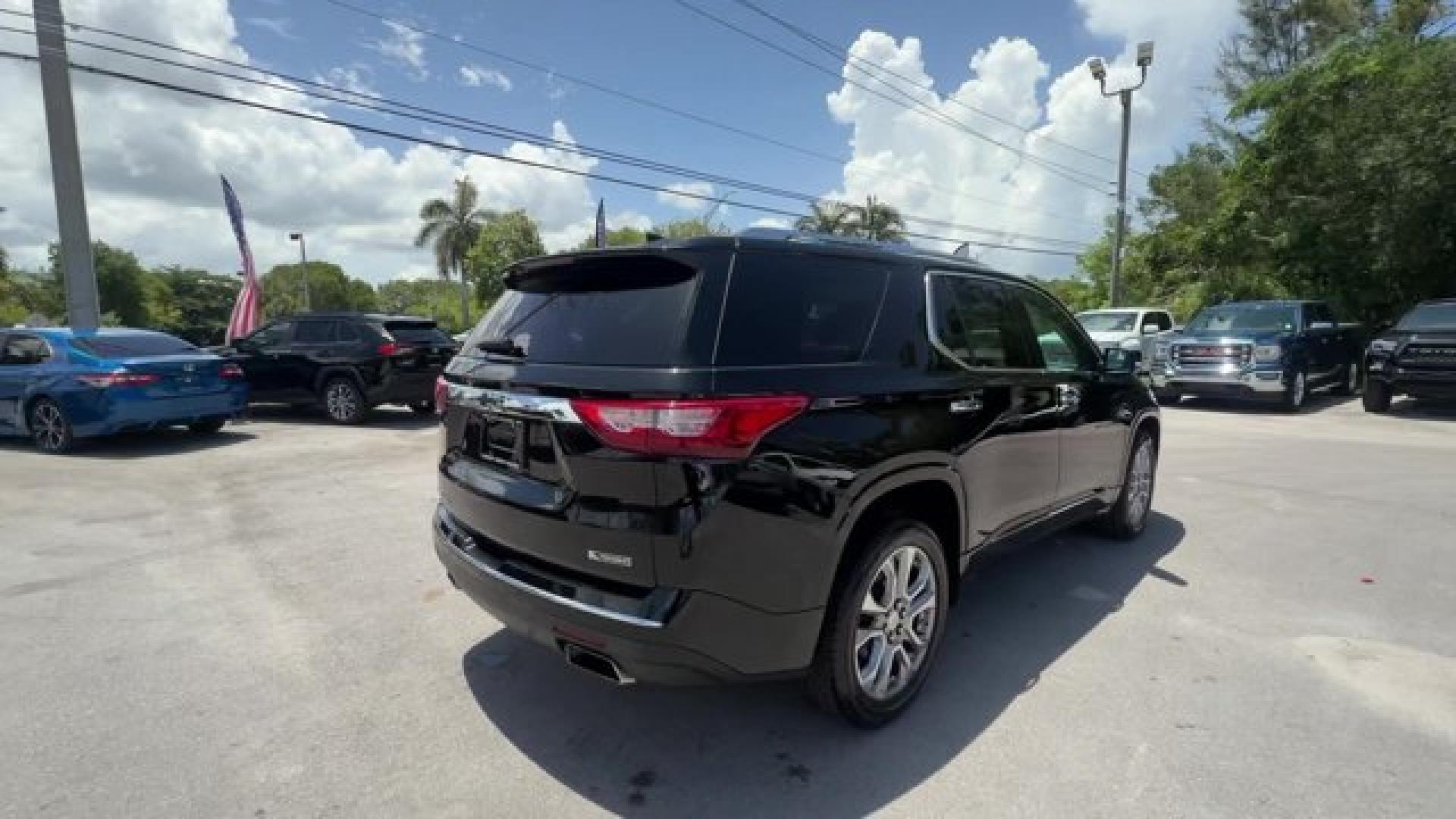 2018 Mosaic Black Metallic /Jet Black Chevrolet Traverse (1GNERKKW0JJ) with an 6 3.6L engine, Automatic transmission, located at 27610 S Dixie Hwy, Homestead, FL, 33032, (305) 749-2348, 25.510241, -80.438301 - KBB.com Best Family Cars. Scores 27 Highway MPG and 18 City MPG! This Chevrolet Traverse boasts a Gas V6 3.6L/ engine powering this Automatic transmission. TRANSMISSION, 9-SPEED AUTOMATIC (STD), SUNROOF, DUAL SKYSCAPE 2-PANEL POWER with tilt-sliding front and fixed rear with sunscreen, SEATS, FRONT- Photo#4