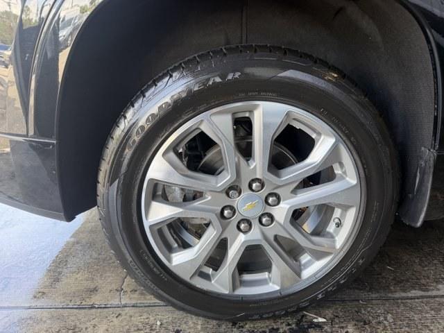 2018 Mosaic Black Metallic /Jet Black Chevrolet Traverse (1GNERKKW0JJ) with an 6 3.6L engine, Automatic transmission, located at 27610 S Dixie Hwy, Homestead, FL, 33032, (305) 749-2348, 25.510241, -80.438301 - KBB.com Best Family Cars. Scores 27 Highway MPG and 18 City MPG! This Chevrolet Traverse boasts a Gas V6 3.6L/ engine powering this Automatic transmission. TRANSMISSION, 9-SPEED AUTOMATIC (STD), SUNROOF, DUAL SKYSCAPE 2-PANEL POWER with tilt-sliding front and fixed rear with sunscreen, SEATS, FRONT- Photo#16