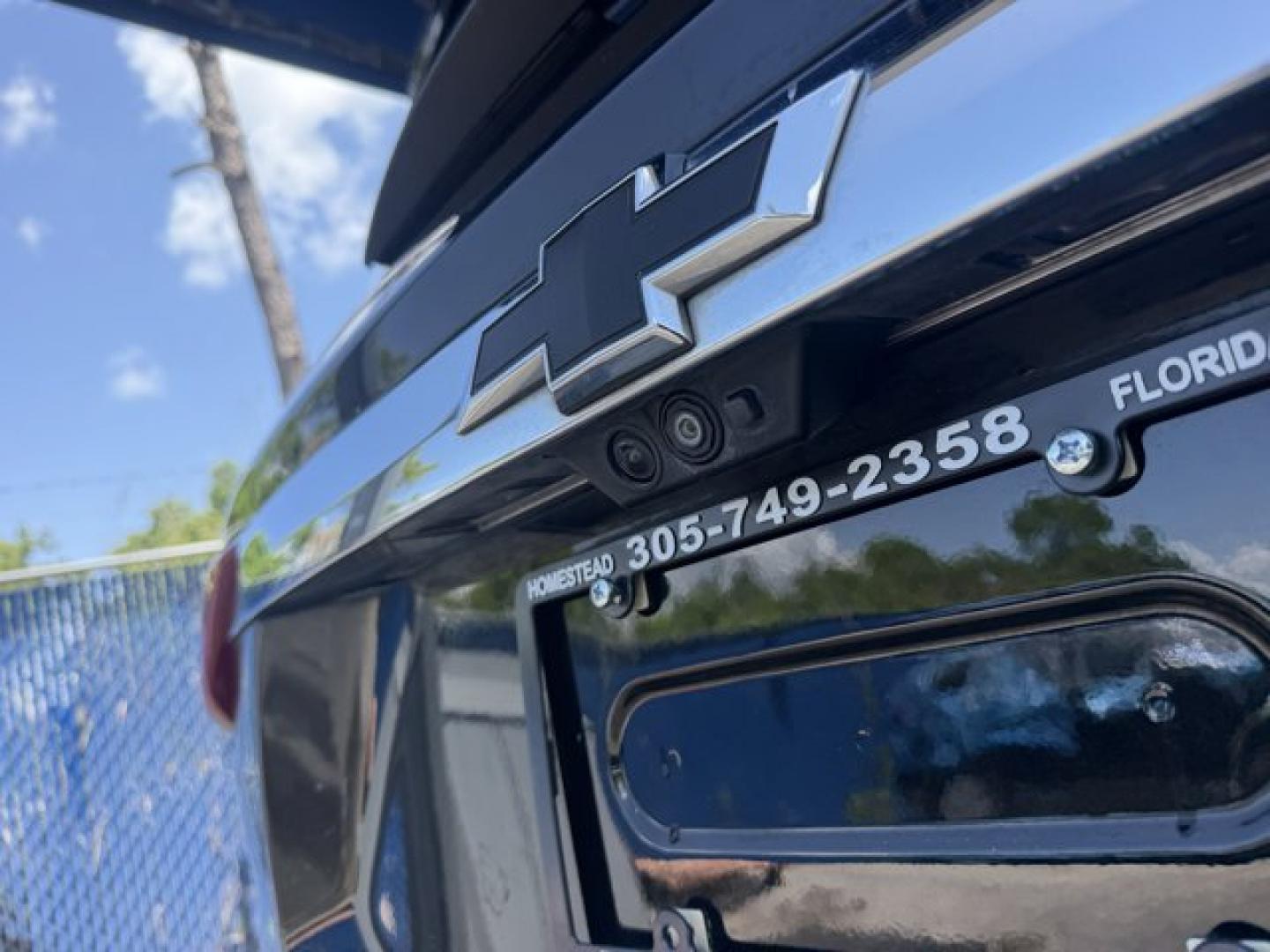 2018 Mosaic Black Metallic /Jet Black Chevrolet Traverse (1GNERKKW0JJ) with an 6 3.6L engine, Automatic transmission, located at 27610 S Dixie Hwy, Homestead, FL, 33032, (305) 749-2348, 25.510241, -80.438301 - KBB.com Best Family Cars. Scores 27 Highway MPG and 18 City MPG! This Chevrolet Traverse boasts a Gas V6 3.6L/ engine powering this Automatic transmission. TRANSMISSION, 9-SPEED AUTOMATIC (STD), SUNROOF, DUAL SKYSCAPE 2-PANEL POWER with tilt-sliding front and fixed rear with sunscreen, SEATS, FRONT- Photo#17