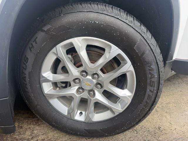 2020 Summit White /Jet Black Chevrolet Traverse (1GNERGKW3LJ) with an 6 3.6L engine, Automatic transmission, located at 27610 S Dixie Hwy, Homestead, FL, 33032, (305) 749-2348, 25.510241, -80.438301 - Scores 27 Highway MPG and 18 City MPG! This Chevrolet Traverse delivers a Gas V6 3.6L/217 engine powering this Automatic transmission. WHEELS, 18 (45.7 CM) BRIGHT SILVER PAINTED ALUMINUM (STD), UNIVERSAL HOME REMOTE includes garage door opener, programmable, TRANSMISSION, 9-SPEED AUTOMATIC (STD).*Th- Photo#16