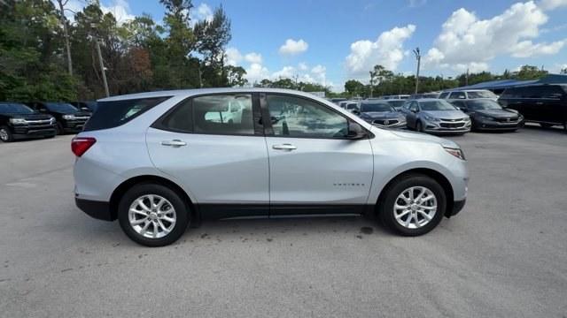 2019 Silver Ice Metallic /Medium Ash Gray Chevrolet Equinox (2GNAXHEV3K6) with an 4 1.5L engine, Automatic transmission, located at 27610 S Dixie Hwy, Homestead, FL, 33032, (305) 749-2348, 25.510241, -80.438301 - KBB.com 10 Best SUVs Under $30,000. Scores 32 Highway MPG and 26 City MPG! This Chevrolet Equinox delivers a Turbocharged Gas I4 1.5L/92 engine powering this Automatic transmission. WHEELS, 17 (43.2 CM) ALUMINUM (STD), TRANSMISSION, 6-SPEED AUTOMATIC, ELECTRONICALLY-CONTROLLED WITH OVERDRIVE include- Photo#5