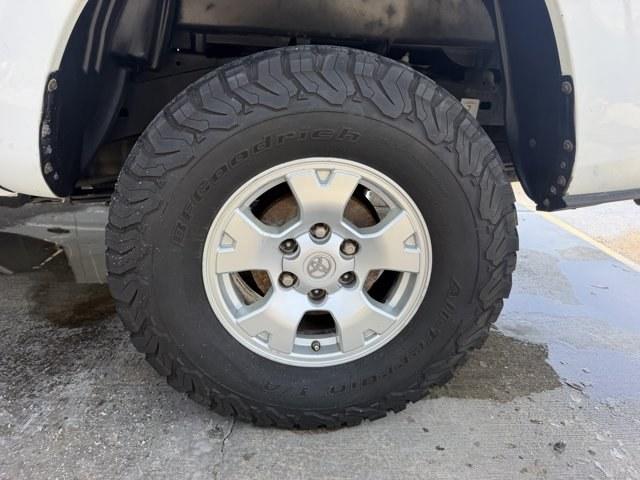 2016 White Toyota Tacoma (5TFAX5GN9GX) with an 4 2.7 L engine, Automatic transmission, located at 27610 S Dixie Hwy, Homestead, FL, 33032, (305) 749-2348, 25.510241, -80.438301 - KBB.com Best Buy Awards Finalist. Boasts 23 Highway MPG and 19 City MPG! This Toyota Tacoma boasts a Regular Unleaded I-4 2.7 L/164 engine powering this Automatic transmission. Wireless Phone Connectivity, Wheels: 16 x 7J+30 Style Steel Disc, Wheels w/Hub Covers.*This Toyota Tacoma Comes Equipped wi- Photo#14