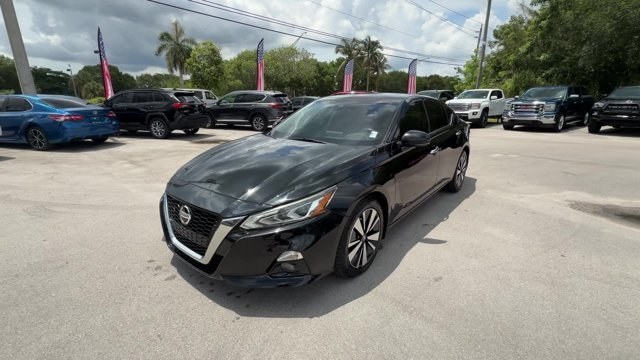 2019 Super Black /Charcoal Nissan Altima (1N4BL4DV2KC) with an 4 2.5 L engine, Variable transmission, located at 27610 S Dixie Hwy, Homestead, FL, 33032, (305) 749-2348, 25.510241, -80.438301 - KBB.com 10 Best Sedans Under $30,000. Scores 39 Highway MPG and 28 City MPG! This Nissan Altima boasts a Regular Unleaded I-4 2.5 L/152 engine powering this Variable transmission. SUPER BLACK, CHARCOAL, CLOTH SEAT TRIM, [L94] FLOOR MATS/TRUNK MAT/HIDEAWAY NETS -inc: dual trunk hooks.* This Nissan Al- Photo#0