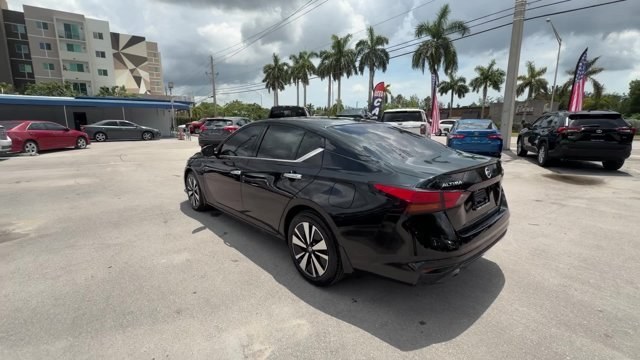 2019 Super Black /Charcoal Nissan Altima (1N4BL4DV2KC) with an 4 2.5 L engine, Variable transmission, located at 27610 S Dixie Hwy, Homestead, FL, 33032, (305) 749-2348, 25.510241, -80.438301 - KBB.com 10 Best Sedans Under $30,000. Scores 39 Highway MPG and 28 City MPG! This Nissan Altima boasts a Regular Unleaded I-4 2.5 L/152 engine powering this Variable transmission. SUPER BLACK, CHARCOAL, CLOTH SEAT TRIM, [L94] FLOOR MATS/TRUNK MAT/HIDEAWAY NETS -inc: dual trunk hooks.* This Nissan Al- Photo#2