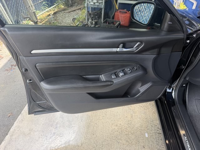2019 Super Black /Charcoal Nissan Altima (1N4BL4DV2KC) with an 4 2.5 L engine, Variable transmission, located at 27610 S Dixie Hwy, Homestead, FL, 33032, (305) 749-2348, 25.510241, -80.438301 - KBB.com 10 Best Sedans Under $30,000. Scores 39 Highway MPG and 28 City MPG! This Nissan Altima boasts a Regular Unleaded I-4 2.5 L/152 engine powering this Variable transmission. SUPER BLACK, CHARCOAL, CLOTH SEAT TRIM, [L94] FLOOR MATS/TRUNK MAT/HIDEAWAY NETS -inc: dual trunk hooks.* This Nissan Al- Photo#13