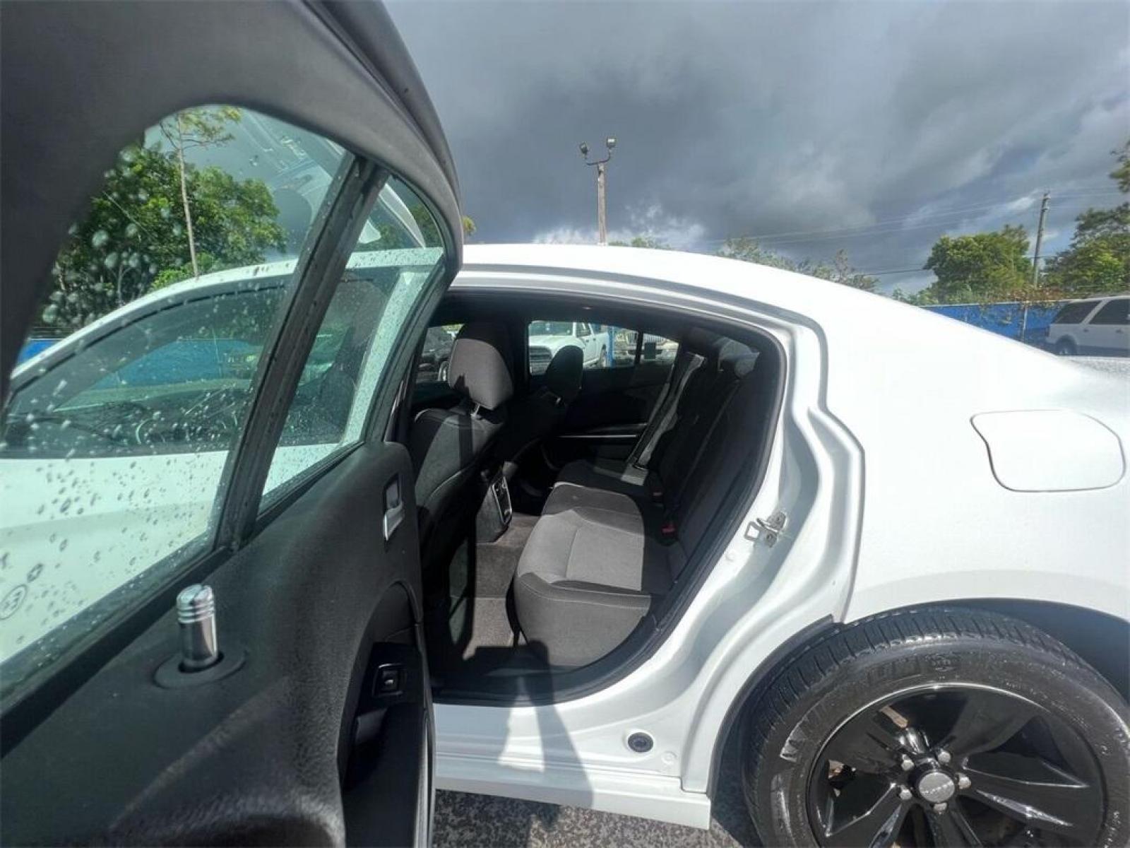 2016 Bright White Clearcoat /Black Dodge Charger SXT (2C3CDXHG8GH) with an 3.6L 6-Cylinder SMPI DOHC engine, Automatic transmission, located at 27610 S Dixie Hwy, Homestead, FL, 33032, (305) 749-2348, 25.510241, -80.438301 - Photo #7