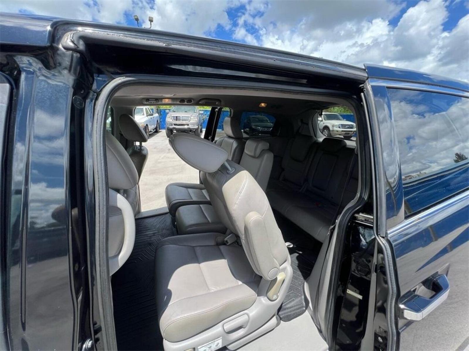 2013 Crystal Black Pearl Honda Odyssey (5FNRL5H97DB) with an 3.5L V6 SOHC i-VTEC 24V engine, Automatic transmission, located at 27610 S Dixie Hwy, Homestead, FL, 33032, (305) 749-2348, 25.510241, -80.438301 - Photo #9