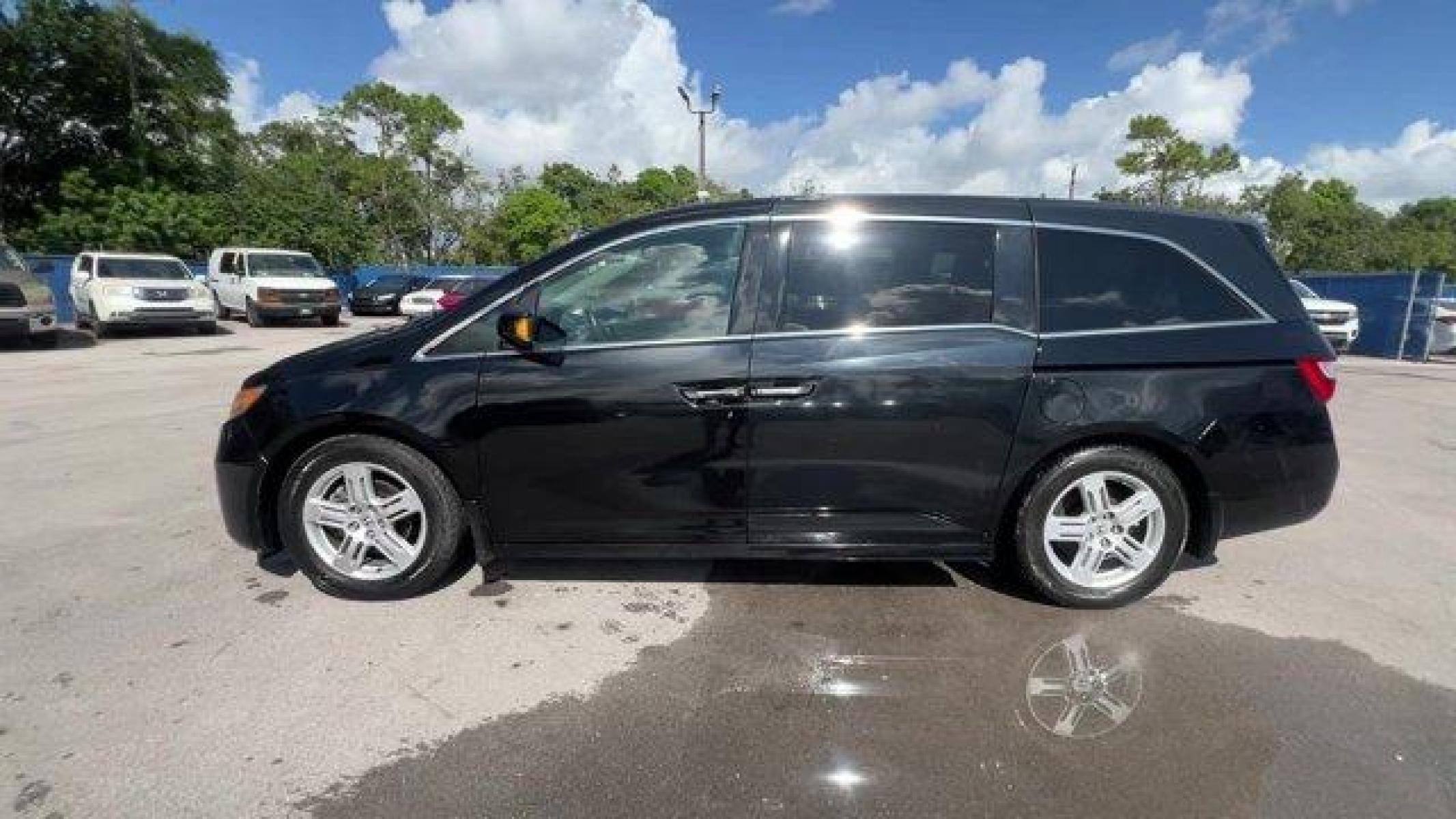 2013 Crystal Black Pearl Honda Odyssey (5FNRL5H97DB) with an 3.5L V6 SOHC i-VTEC 24V engine, Automatic transmission, located at 27610 S Dixie Hwy, Homestead, FL, 33032, (305) 749-2348, 25.510241, -80.438301 - Photo #10