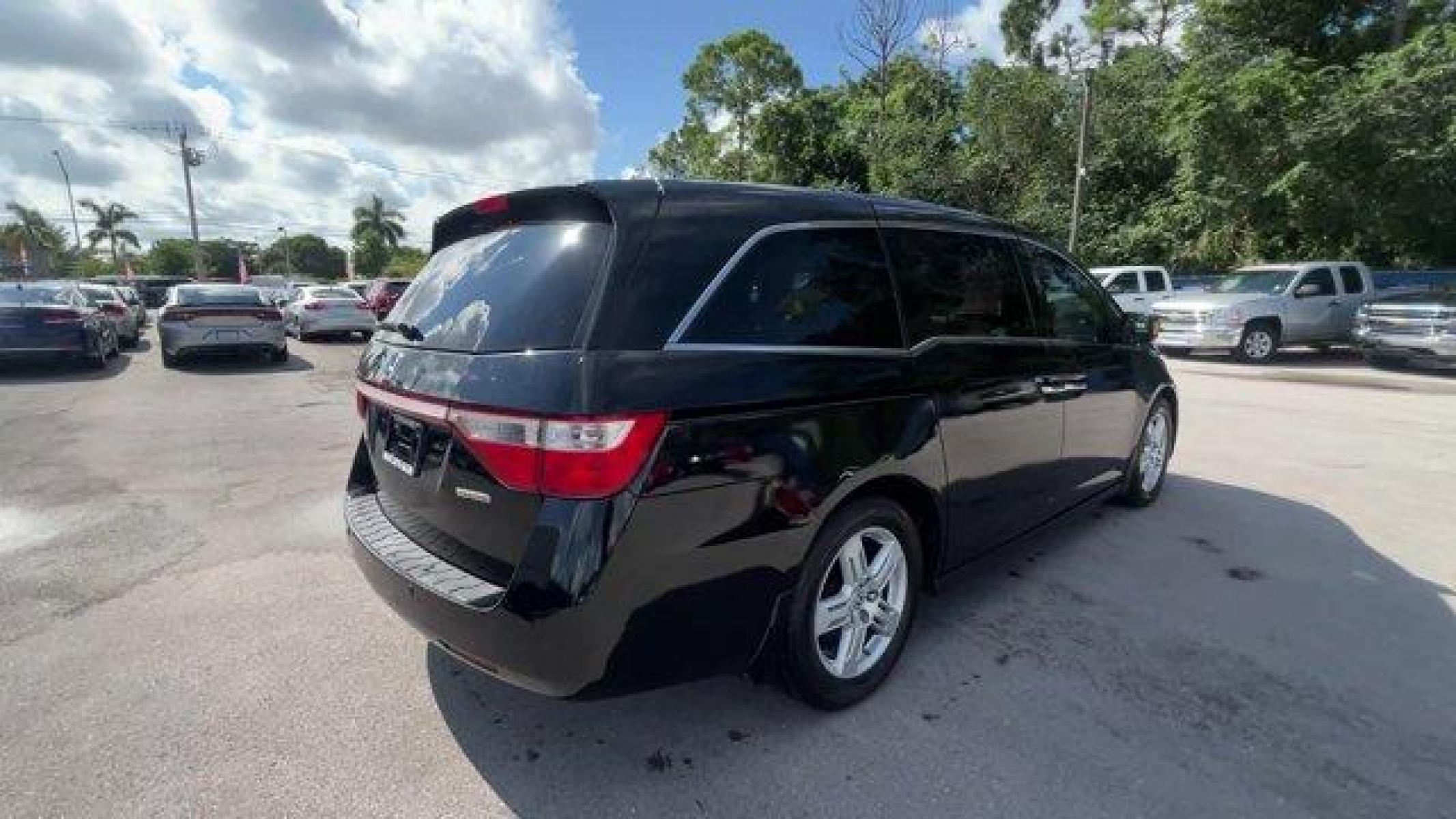 2013 Crystal Black Pearl Honda Odyssey (5FNRL5H97DB) with an 3.5L V6 SOHC i-VTEC 24V engine, Automatic transmission, located at 27610 S Dixie Hwy, Homestead, FL, 33032, (305) 749-2348, 25.510241, -80.438301 - Photo #13