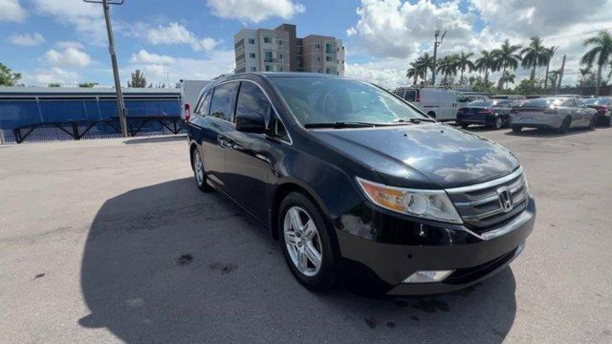 2013 Crystal Black Pearl Honda Odyssey (5FNRL5H97DB) with an 3.5L V6 SOHC i-VTEC 24V engine, Automatic transmission, located at 27610 S Dixie Hwy, Homestead, FL, 33032, (305) 749-2348, 25.510241, -80.438301 - Photo #15