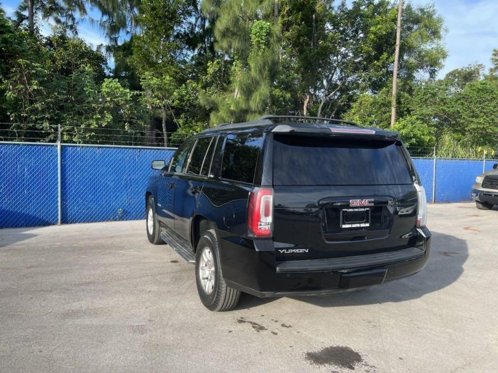 2016 Onyx Black /Jet Black GMC Yukon SLT (1GKS1BKC1GR) with an EcoTec3 5.3L V8 engine, Automatic transmission, located at 27610 S Dixie Hwy, Homestead, FL, 33032, (305) 749-2348, 25.510241, -80.438301 - Photo #4