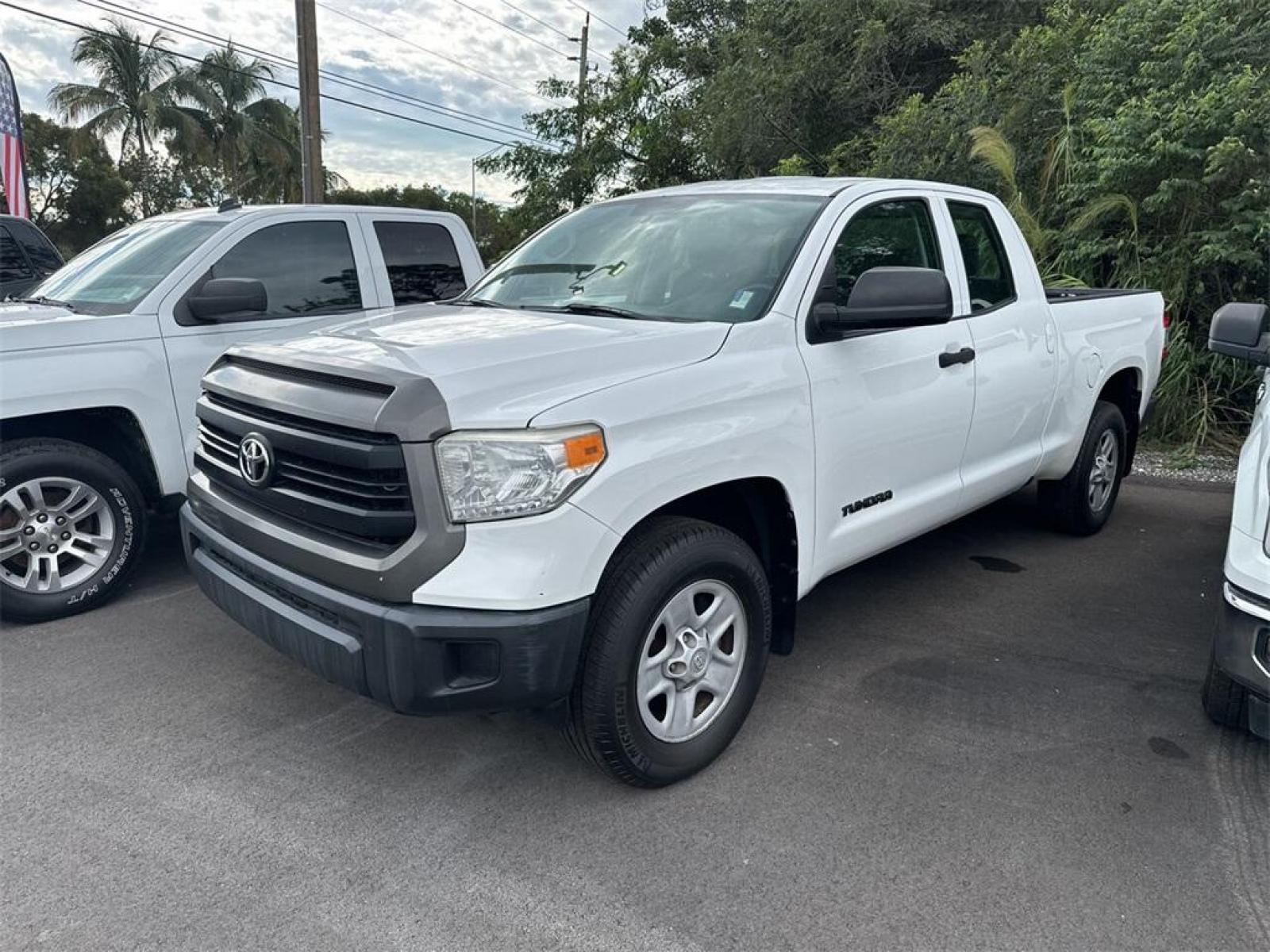 2016 Super White /Graphite Toyota Tundra SR (5TFRM5F1XGX) with an 4.6L V8 DOHC Dual VVT-i 32V engine, Automatic transmission, located at 27610 S Dixie Hwy, Homestead, FL, 33032, (305) 749-2348, 25.510241, -80.438301 - Photo #0